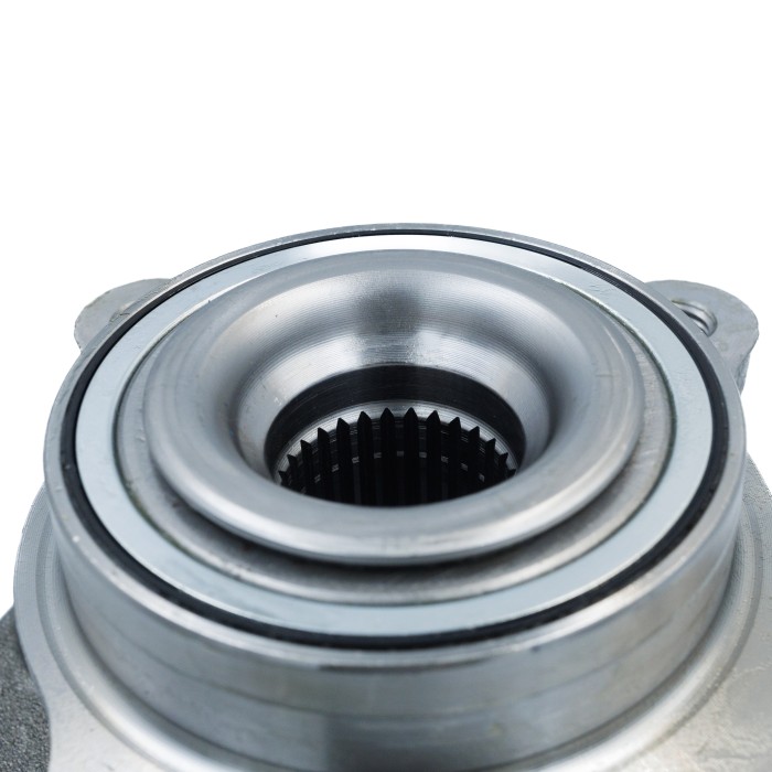 Ступица Land Rover Discovery (04-) перед. с подшип. (SRS 76157) SURAI