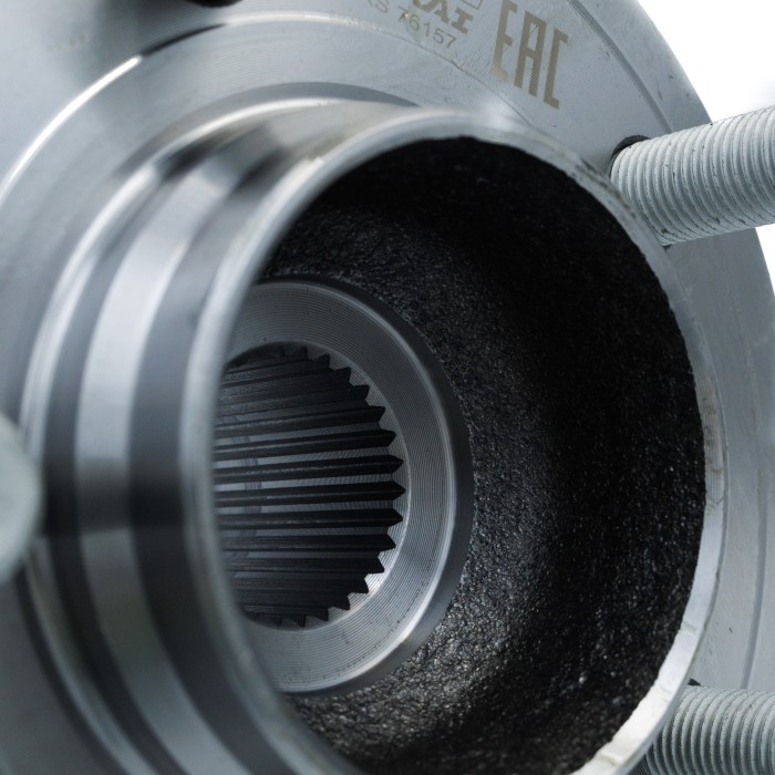 Ступица Land Rover Discovery (04-) перед. с подшип. (SRS 76157) SURAI