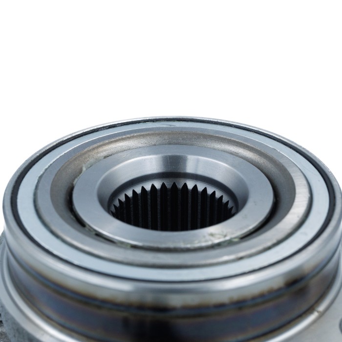 Ступица Mitsubishi Pajero III (00-) зад. с подшип. (SRS 76198) SURAI