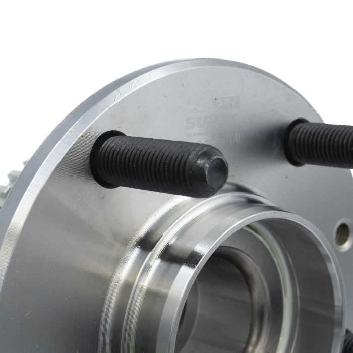 Ступица Mazda 323 (98-)/6 (02-) зад. с подшип. (SRS 76162) SURAI