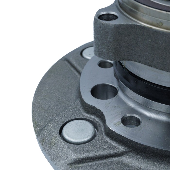 Ступица Ford Transit (13-) перед. с подшип. FWD (SRS 76088) SURAI