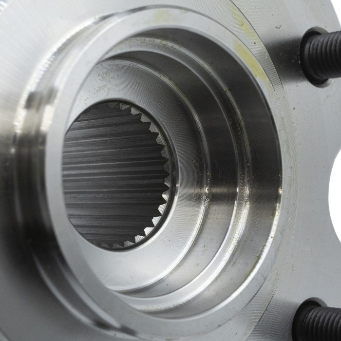 Ступица Mitsubishi Pajero III (00-) перед. с подшип. (SRS 76199) SURAI