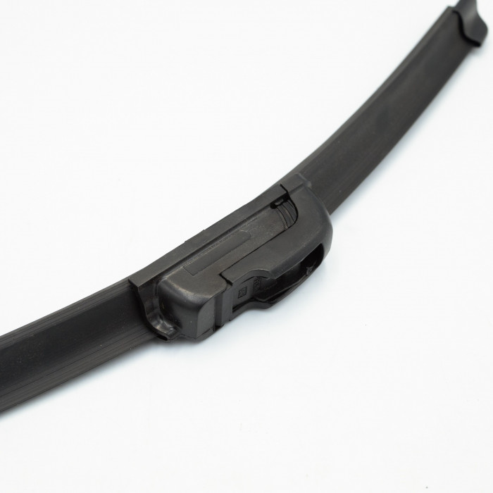 Щётка стеклоочистителя бескаркасная 380 (15") 1 адапт. (hook 9x3) (SRS 70377) SURAI