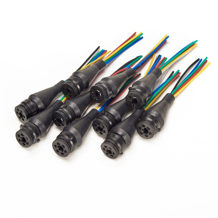 Разъем гнездовой к зад. фонарям для ГАЗель, МАЗ, КАМАЗ, с проводами (СЦАЗ-2-6-Р) (SR 00853) SURAI