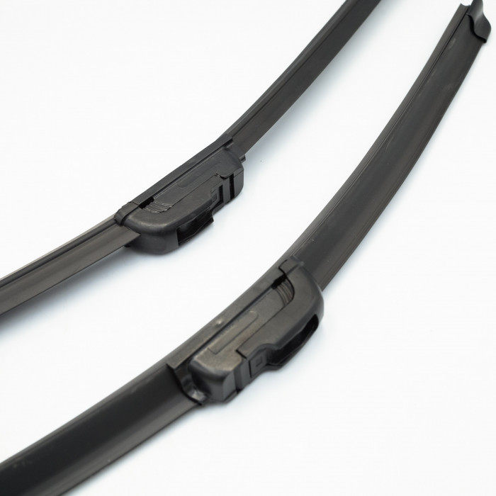 Щётки стеклоочистителя бескаркасные 550/530 (22"/21") 2 адапт. (hook 9x3) (SRS 70390) SURAI