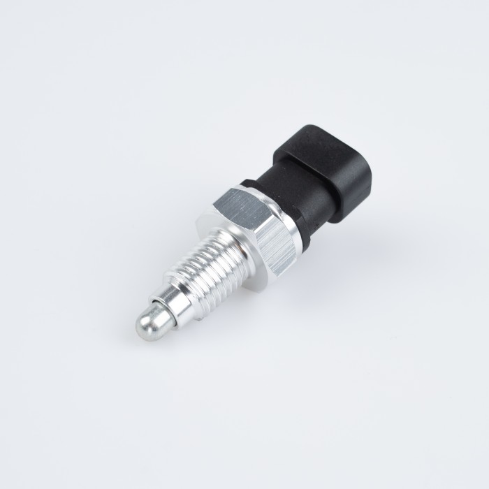 Датчик включения фонаря заднего хода Chevrolet Aveo (T200/T250) (03-)/Lacetti (04-) (SRS 00028) SURAI