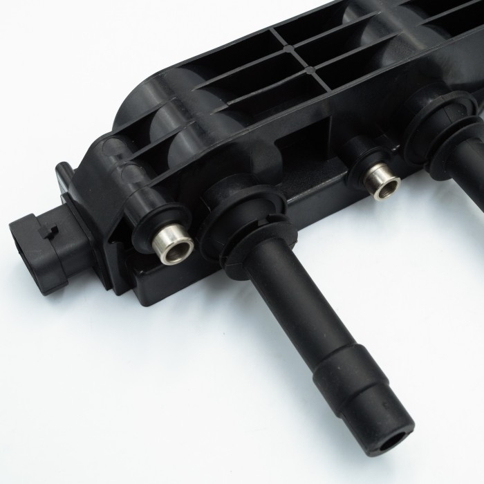 Катушка зажигания Opel Astra H (04-)/Astra G (98-)/Vectra B (95-)/Corsa C (00-) (SRS 70733) SURAI